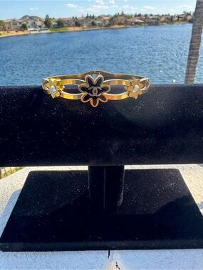 Gold CC Floral Bangle Bracelet with Black Accent - Women Jewelry
